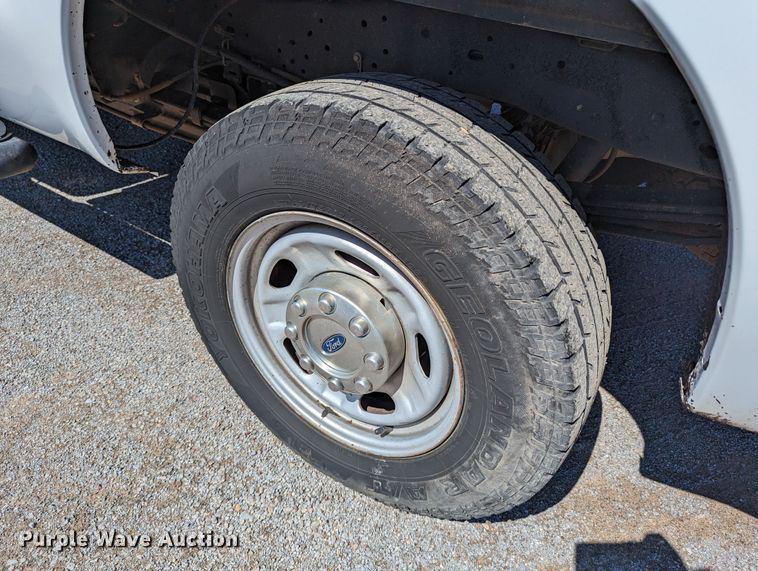 image for item LM9802 2016 Ford F250 Super Duty XL  Crew Cab pickup truck