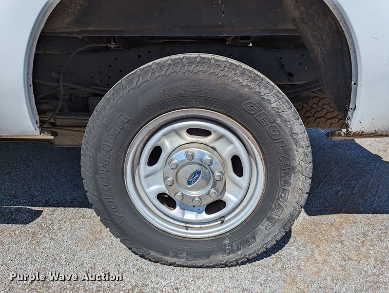 image for item LM9802 2016 Ford F250 Super Duty XL  Crew Cab pickup truck