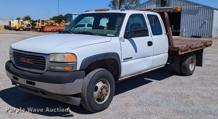 image for item LM9803 2001 GMC Sierra 3500 SL  Ext. Cab flatbed pickup truck