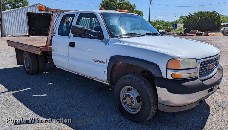 image for item LM9803 2001 GMC Sierra 3500 SL  Ext. Cab flatbed pickup truck