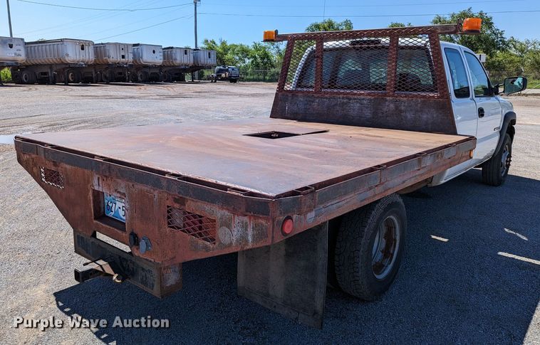 image for item LM9803 2001 GMC Sierra 3500 SL  Ext. Cab flatbed pickup truck