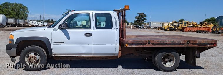 image for item LM9803 2001 GMC Sierra 3500 SL  Ext. Cab flatbed pickup truck