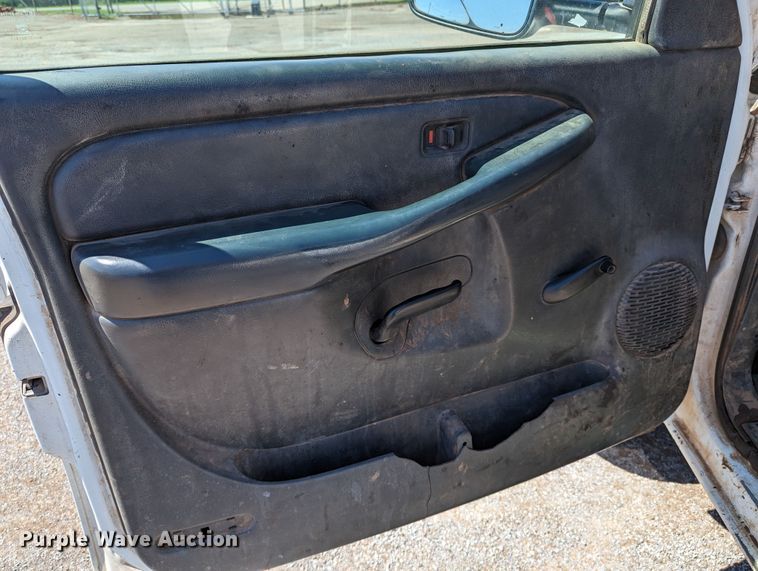 image for item LM9803 2001 GMC Sierra 3500 SL  Ext. Cab flatbed pickup truck