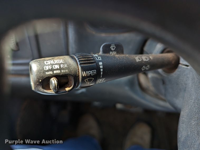 image for item LM9803 2001 GMC Sierra 3500 SL  Ext. Cab flatbed pickup truck