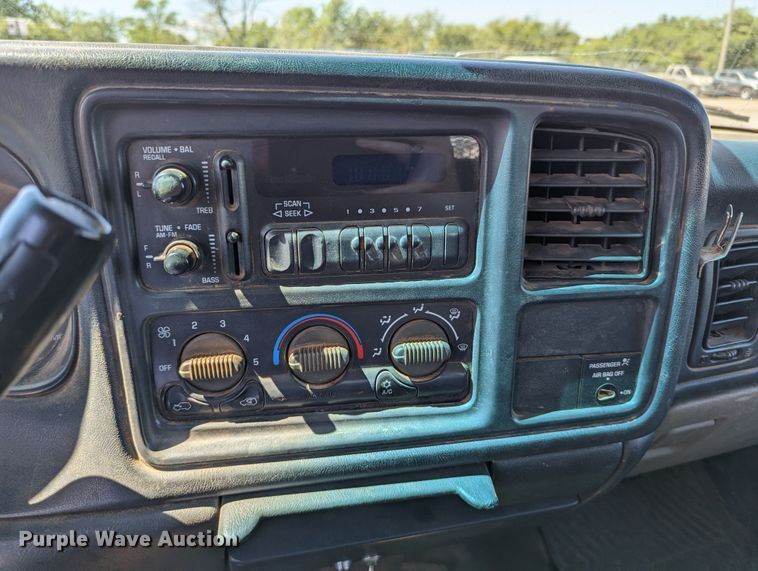 image for item LM9803 2001 GMC Sierra 3500 SL  Ext. Cab flatbed pickup truck