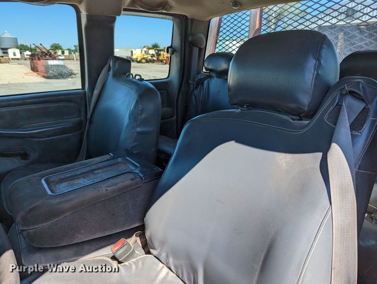 image for item LM9803 2001 GMC Sierra 3500 SL  Ext. Cab flatbed pickup truck