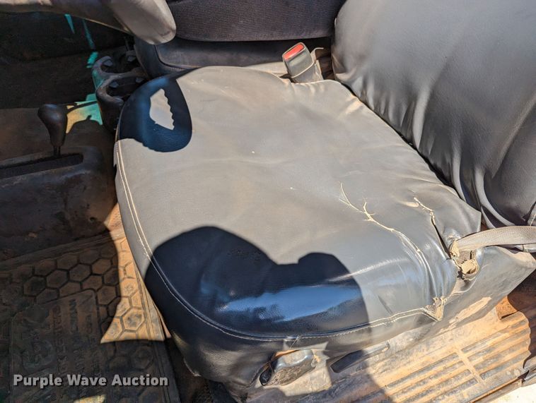 image for item LM9803 2001 GMC Sierra 3500 SL  Ext. Cab flatbed pickup truck