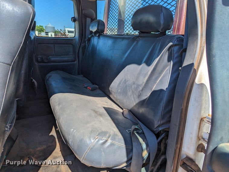 image for item LM9803 2001 GMC Sierra 3500 SL  Ext. Cab flatbed pickup truck