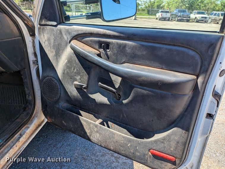 image for item LM9803 2001 GMC Sierra 3500 SL  Ext. Cab flatbed pickup truck