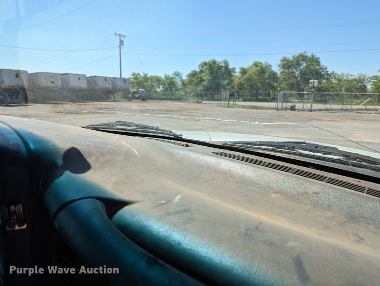 image for item LM9803 2001 GMC Sierra 3500 SL  Ext. Cab flatbed pickup truck