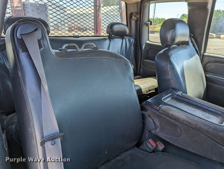 image for item LM9803 2001 GMC Sierra 3500 SL  Ext. Cab flatbed pickup truck