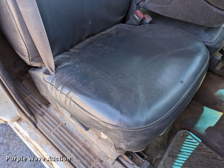 image for item LM9803 2001 GMC Sierra 3500 SL  Ext. Cab flatbed pickup truck