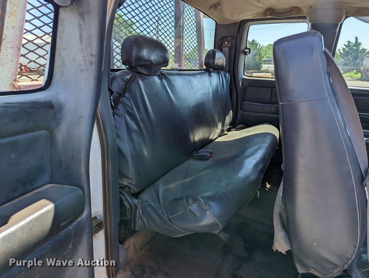 image for item LM9803 2001 GMC Sierra 3500 SL  Ext. Cab flatbed pickup truck