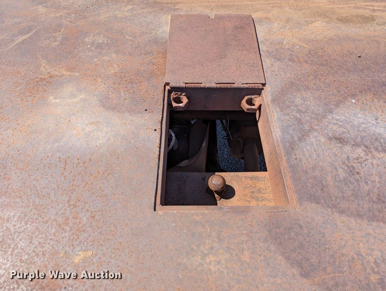 image for item LM9803 2001 GMC Sierra 3500 SL  Ext. Cab flatbed pickup truck