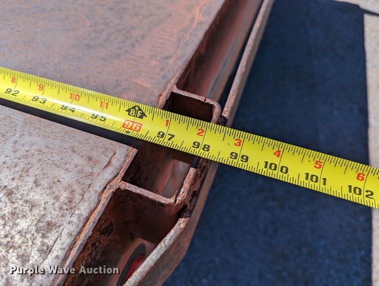 image for item LM9803 2001 GMC Sierra 3500 SL  Ext. Cab flatbed pickup truck