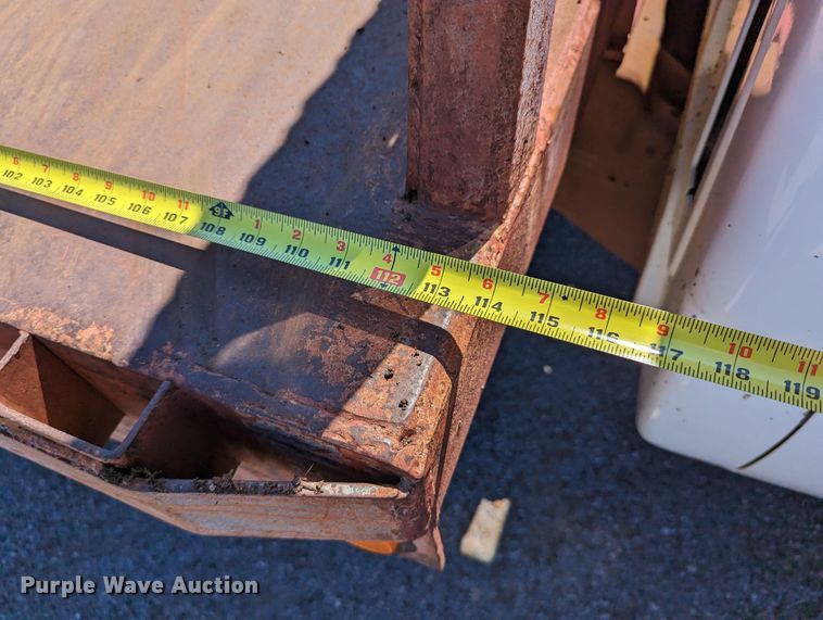 image for item LM9803 2001 GMC Sierra 3500 SL  Ext. Cab flatbed pickup truck