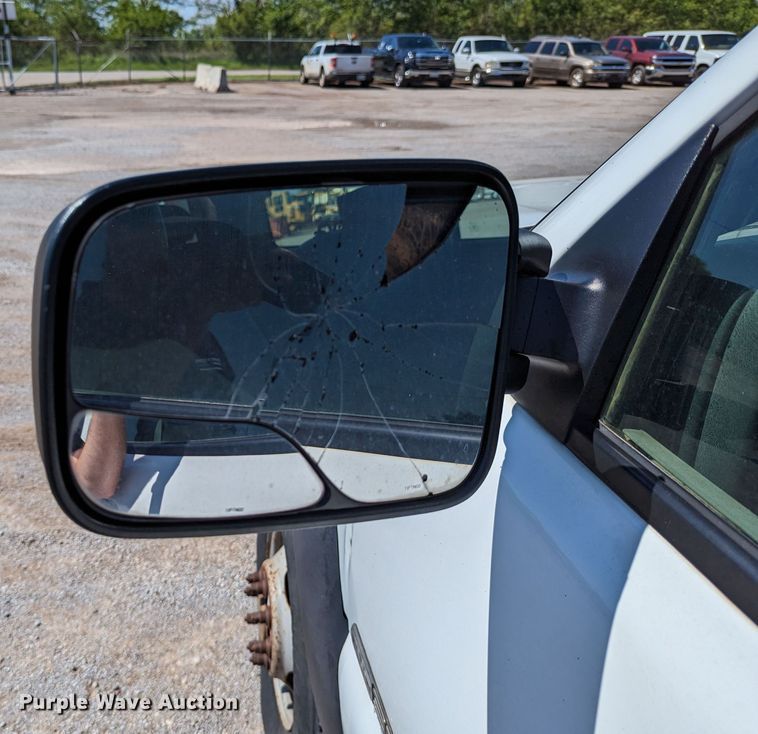 image for item LM9803 2001 GMC Sierra 3500 SL  Ext. Cab flatbed pickup truck