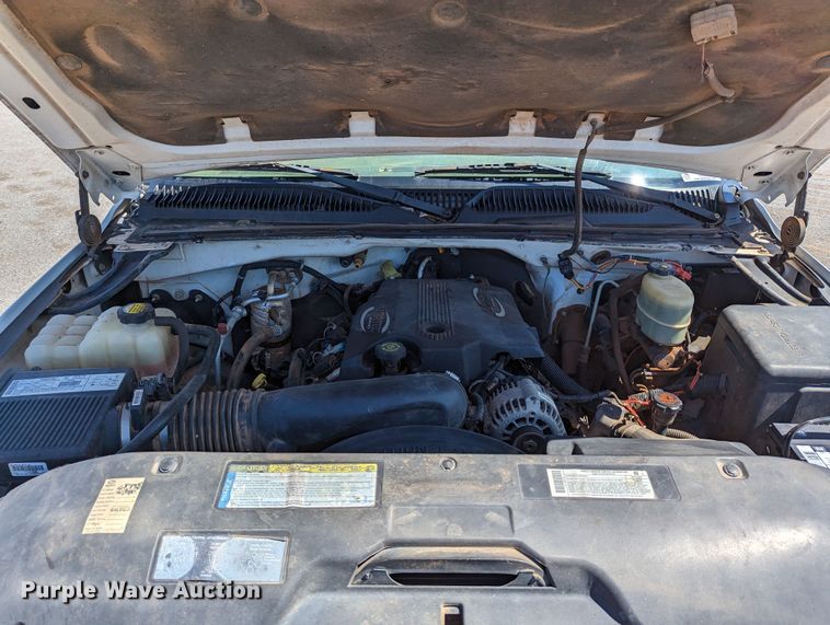 image for item LM9803 2001 GMC Sierra 3500 SL  Ext. Cab flatbed pickup truck