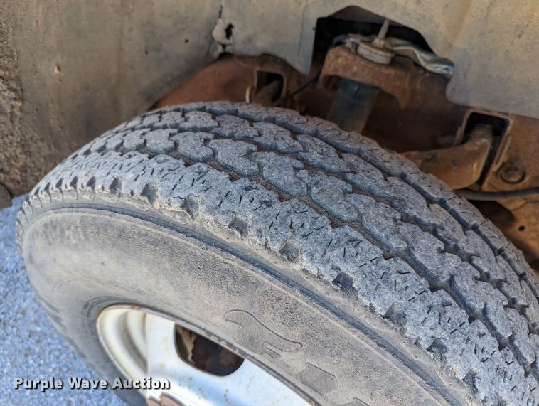 image for item LM9803 2001 GMC Sierra 3500 SL  Ext. Cab flatbed pickup truck