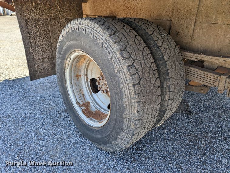 image for item LM9803 2001 GMC Sierra 3500 SL  Ext. Cab flatbed pickup truck