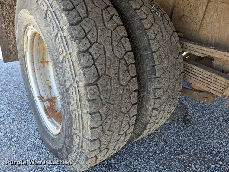 image for item LM9803 2001 GMC Sierra 3500 SL  Ext. Cab flatbed pickup truck