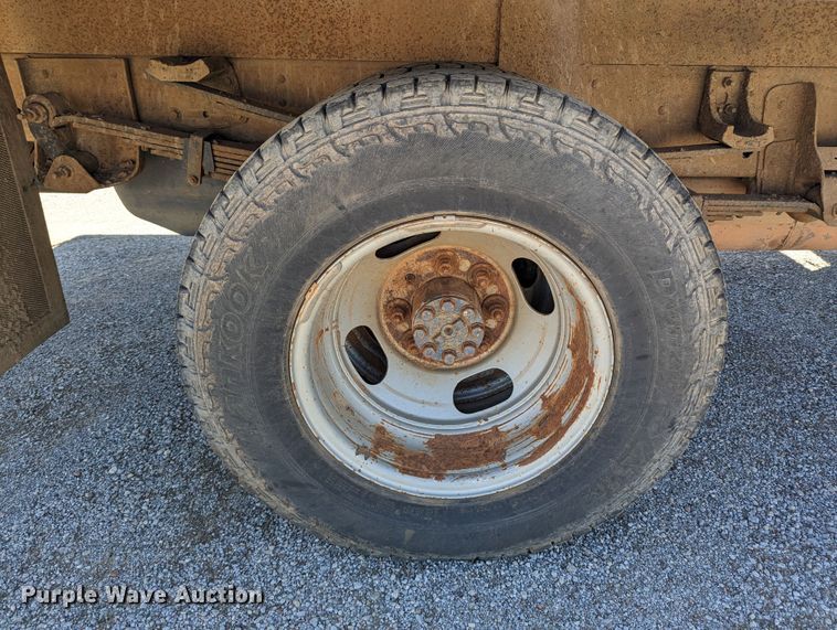 image for item LM9803 2001 GMC Sierra 3500 SL  Ext. Cab flatbed pickup truck