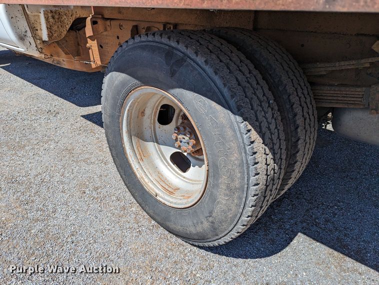 image for item LM9803 2001 GMC Sierra 3500 SL  Ext. Cab flatbed pickup truck