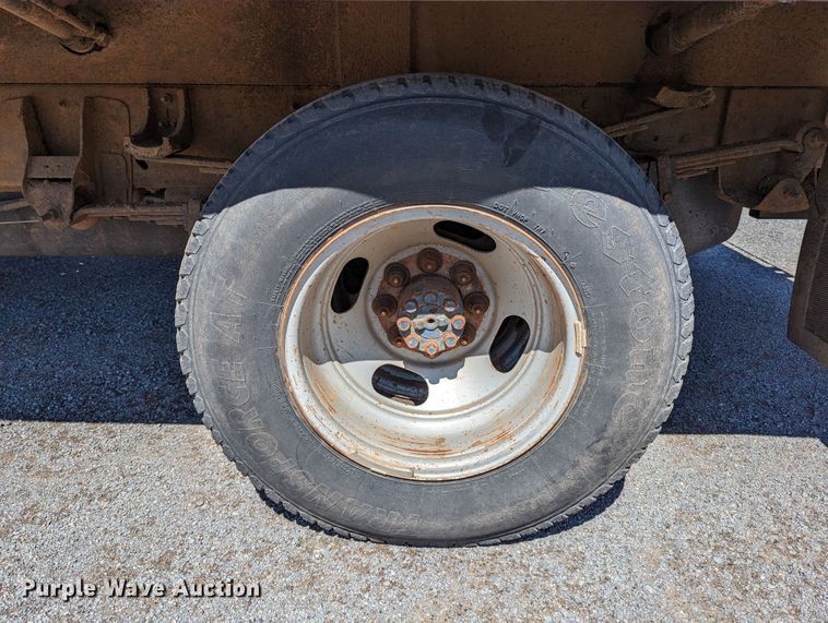 image for item LM9803 2001 GMC Sierra 3500 SL  Ext. Cab flatbed pickup truck