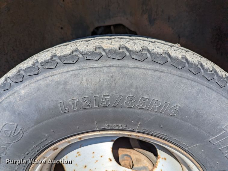 image for item LM9803 2001 GMC Sierra 3500 SL  Ext. Cab flatbed pickup truck