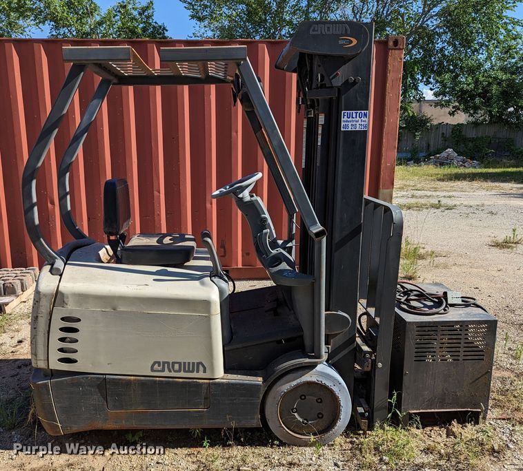 image for item LM9814 Crown SC 4020-30 TT190  forklift