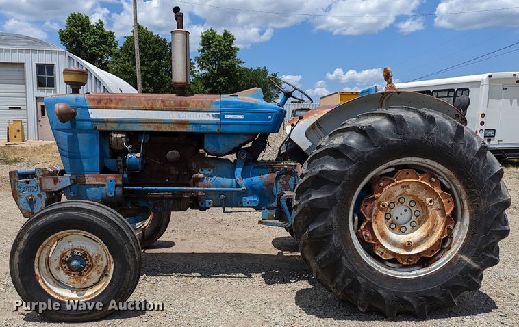 image for item LM9815 1973 Ford 5000  tractor