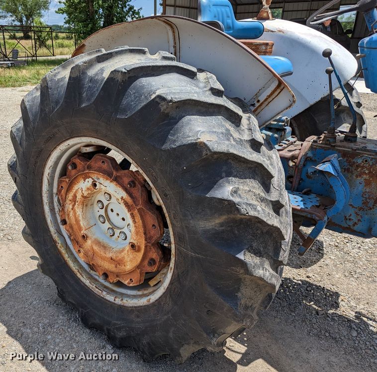 image for item LM9815 1973 Ford 5000  tractor