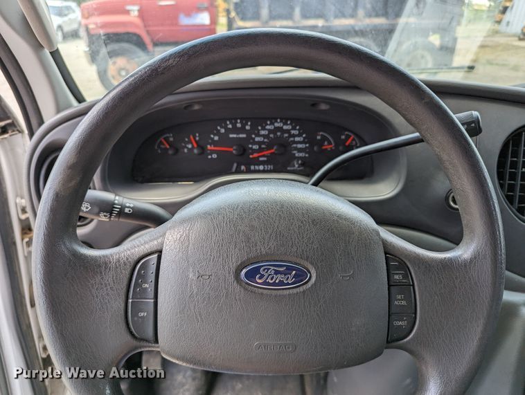 image for item LM9816 2007 Ford E450 Super Duty  shuttle bus