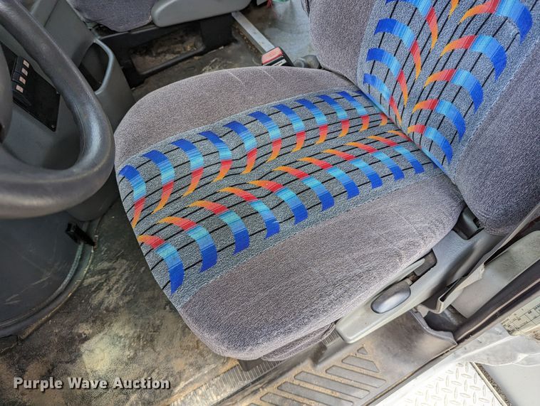 image for item LM9816 2007 Ford E450 Super Duty  shuttle bus