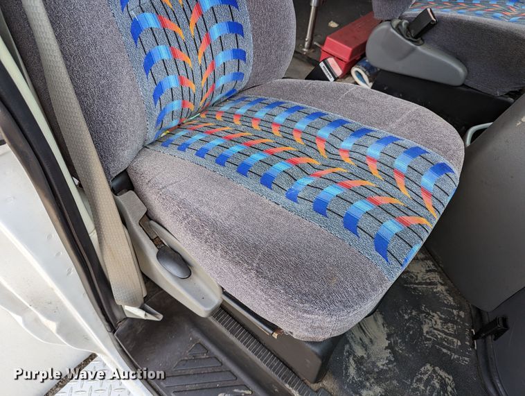 image for item LM9816 2007 Ford E450 Super Duty  shuttle bus