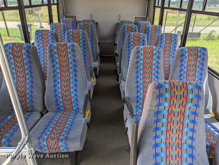 image for item LM9816 2007 Ford E450 Super Duty  shuttle bus