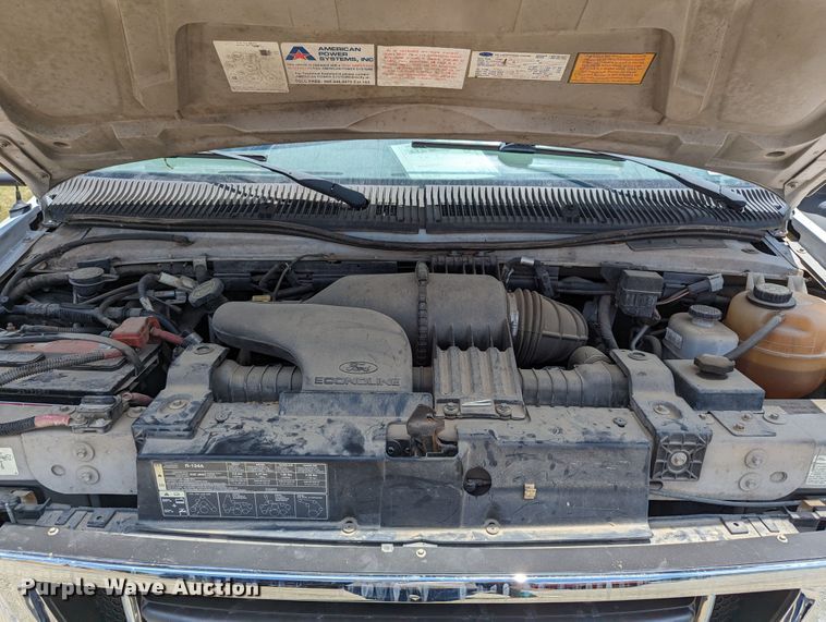 image for item LM9816 2007 Ford E450 Super Duty  shuttle bus