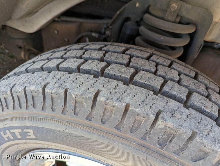 image for item LM9816 2007 Ford E450 Super Duty  shuttle bus