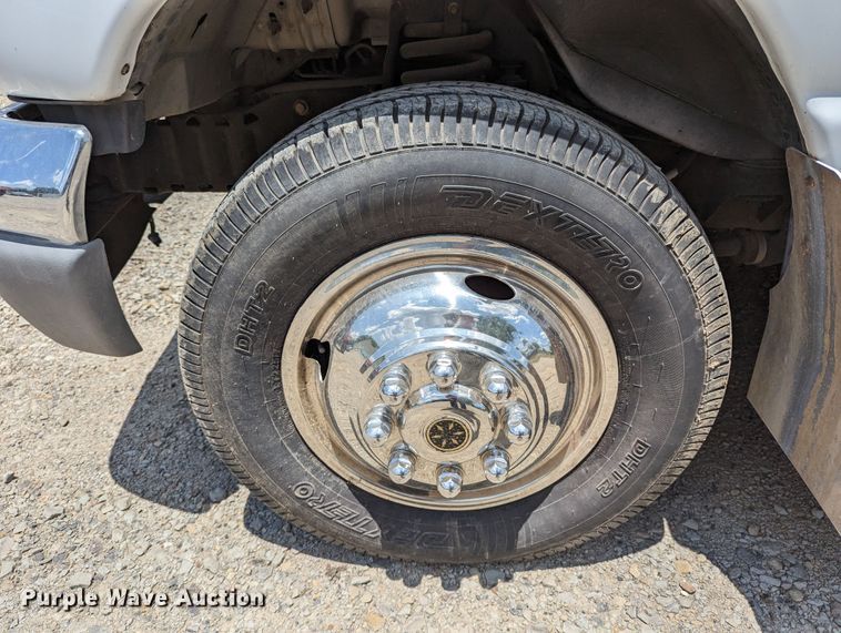 image for item LM9816 2007 Ford E450 Super Duty  shuttle bus