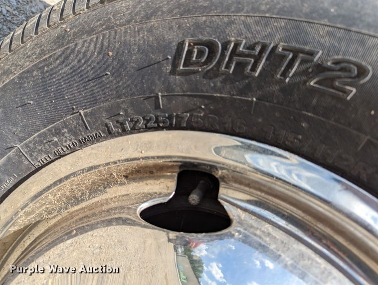 image for item LM9816 2007 Ford E450 Super Duty  shuttle bus