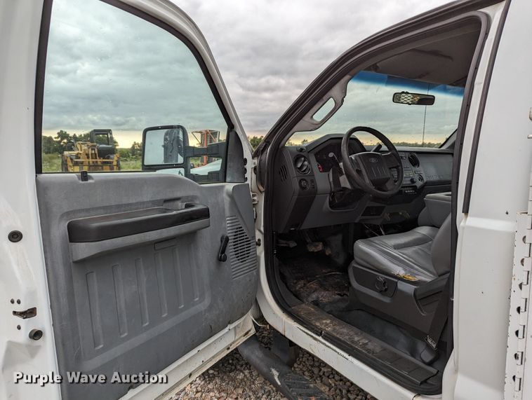 image for item LM9829 2011 Ford F550 Super Duty  utility / service truck
