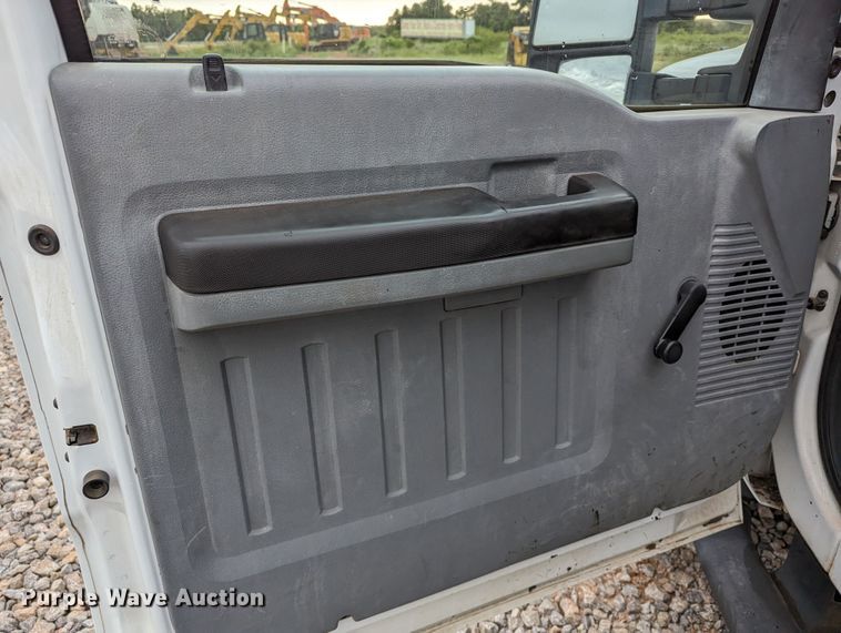 image for item LM9829 2011 Ford F550 Super Duty  utility / service truck