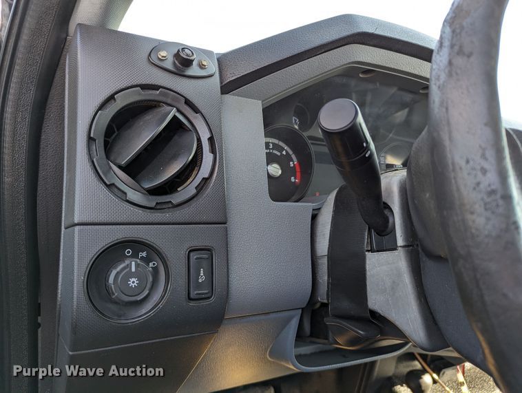 image for item LM9829 2011 Ford F550 Super Duty  utility / service truck