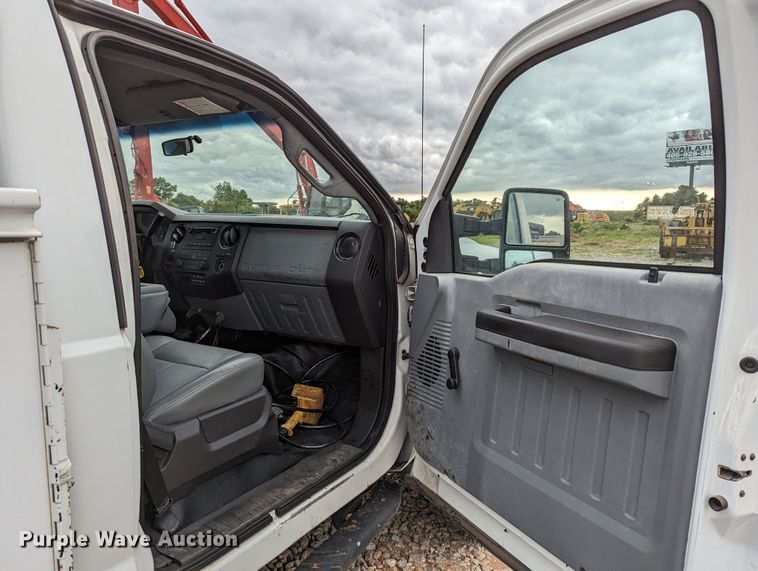 image for item LM9829 2011 Ford F550 Super Duty  utility / service truck