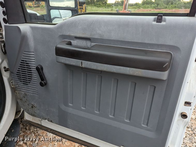 image for item LM9829 2011 Ford F550 Super Duty  utility / service truck