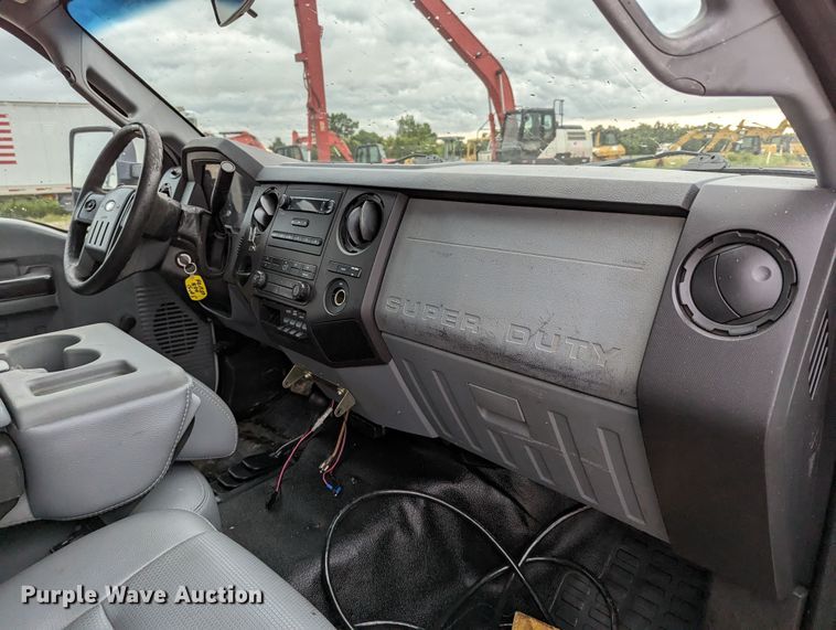 image for item LM9829 2011 Ford F550 Super Duty  utility / service truck