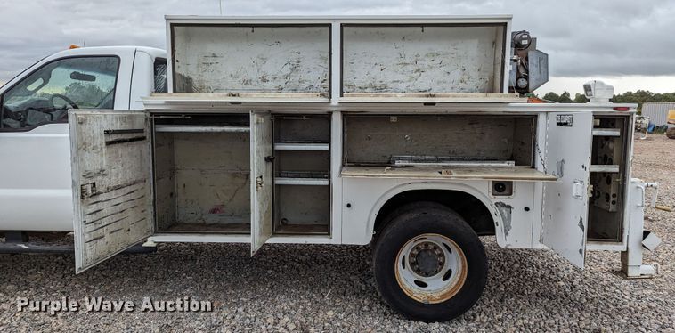 image for item LM9829 2011 Ford F550 Super Duty  utility / service truck