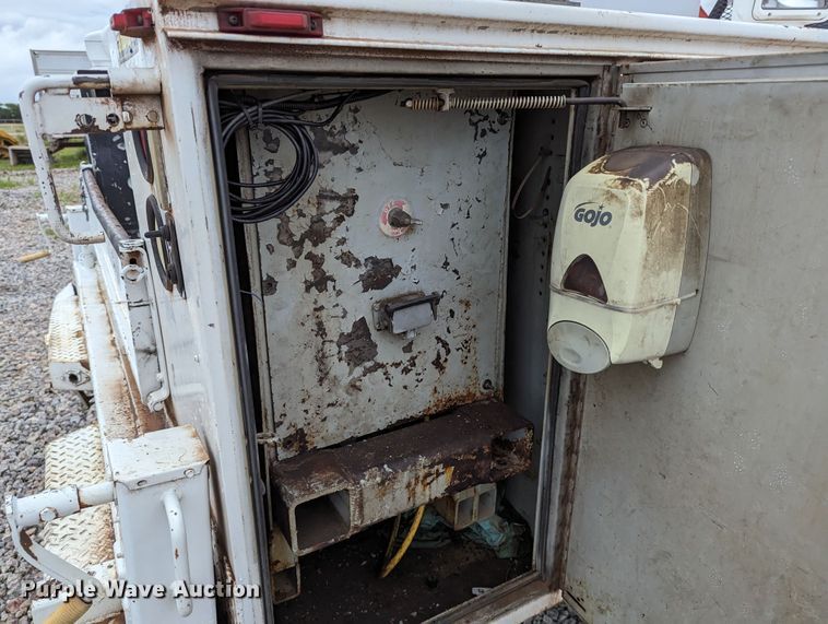 image for item LM9829 2011 Ford F550 Super Duty  utility / service truck