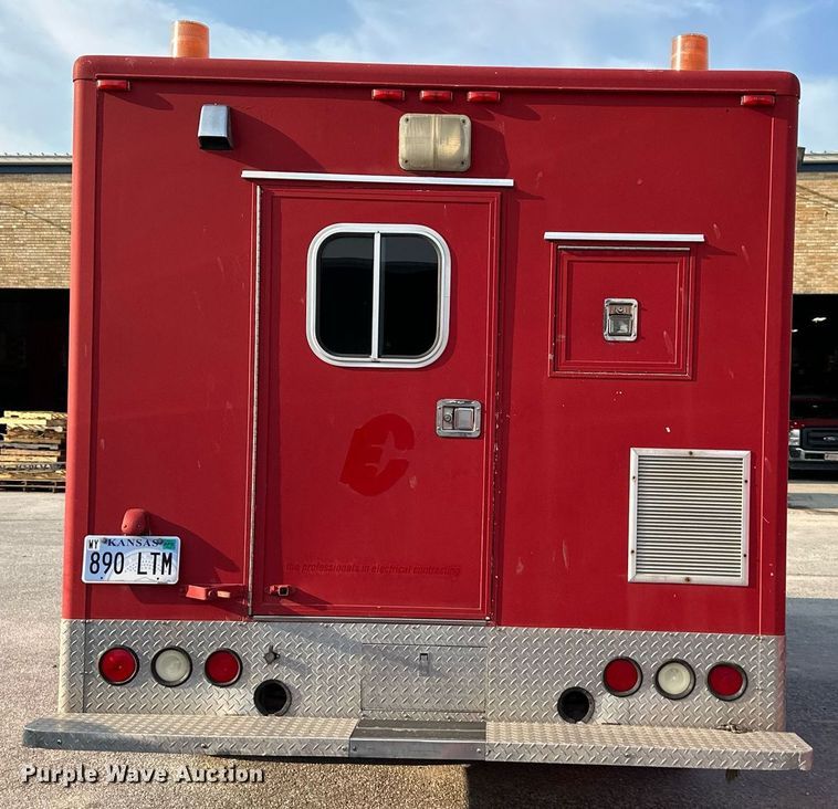 image for item LN9253 1994 Ford E350  box truck