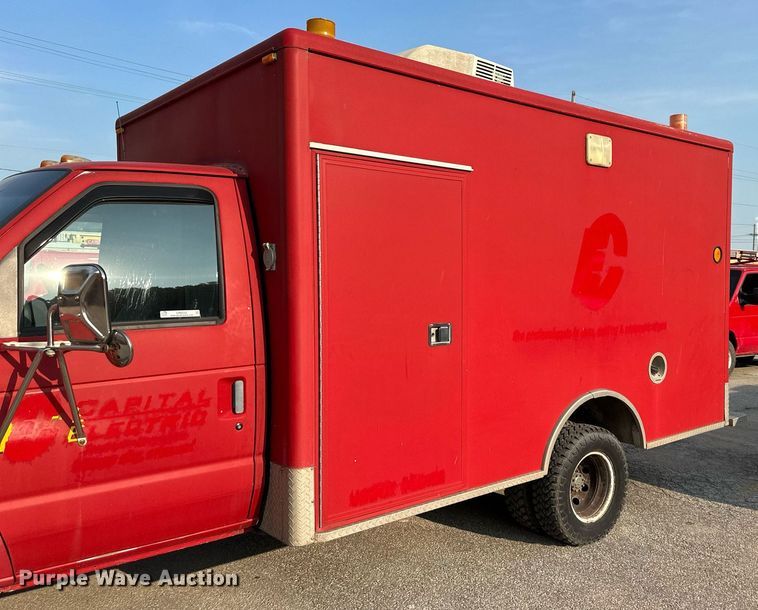 image for item LN9253 1994 Ford E350  box truck